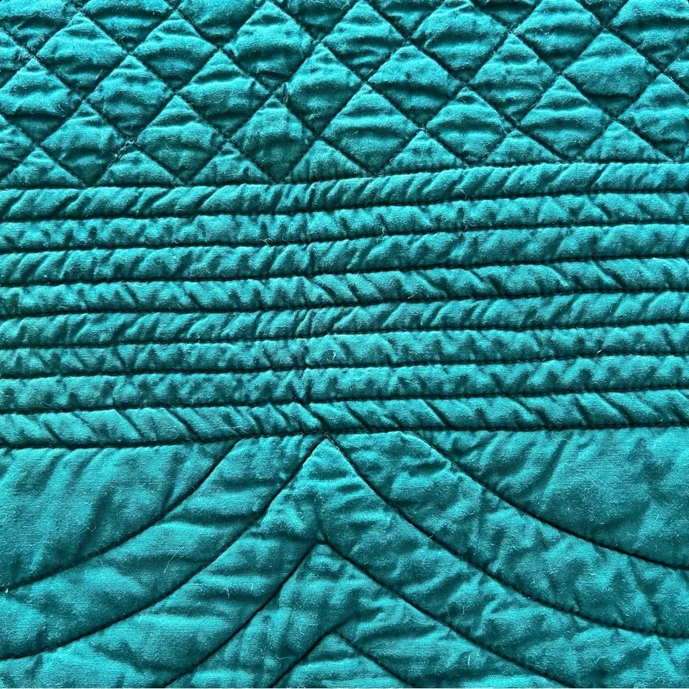 Reversible Scalloped Quilt – 52” x 52” – Emerald Green & Red